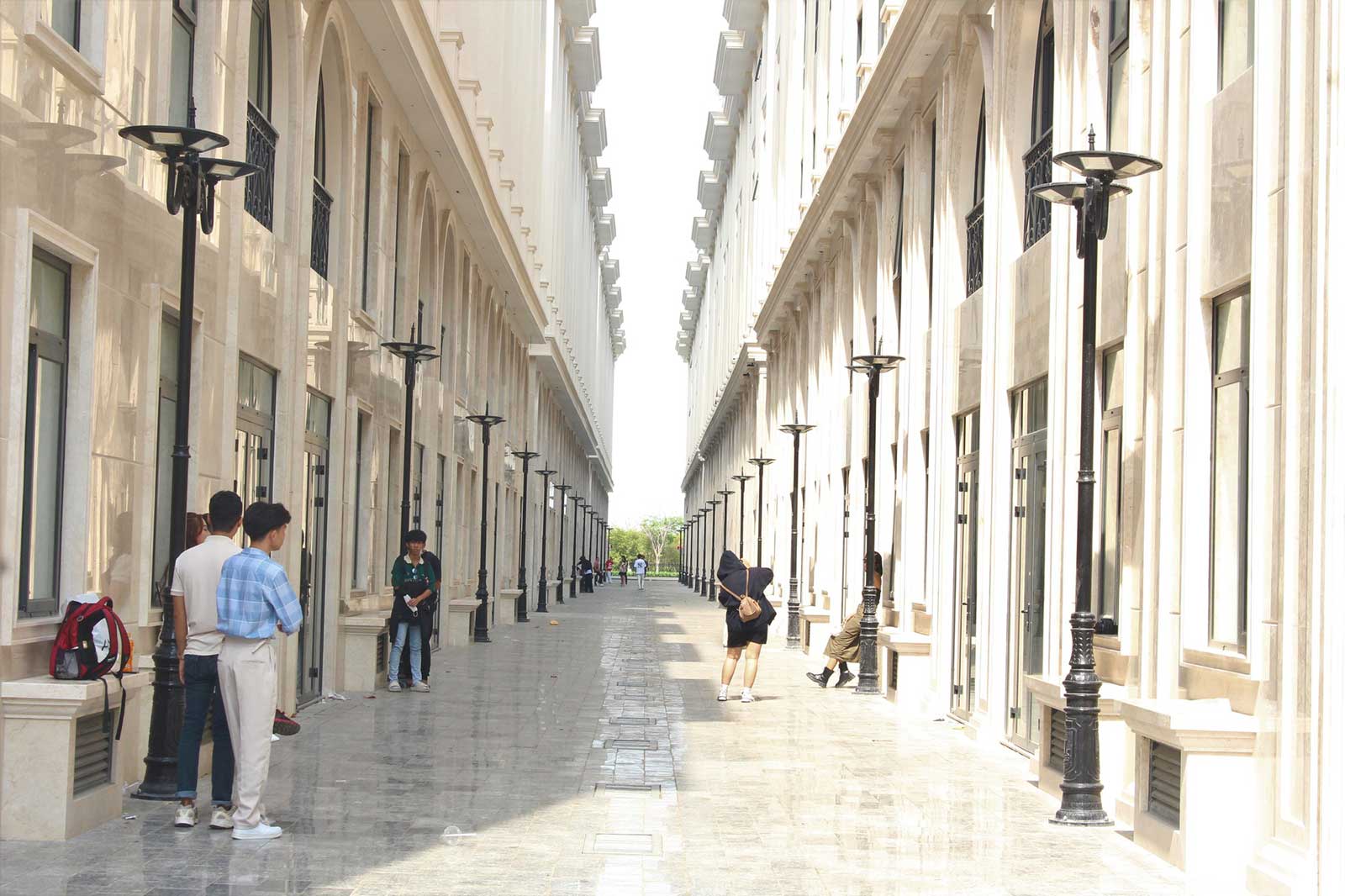 phố đi bộ royal vạn phúc city